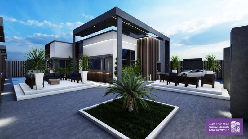 فناء خارجي يجمع الجلسات والمساحات الخضراء